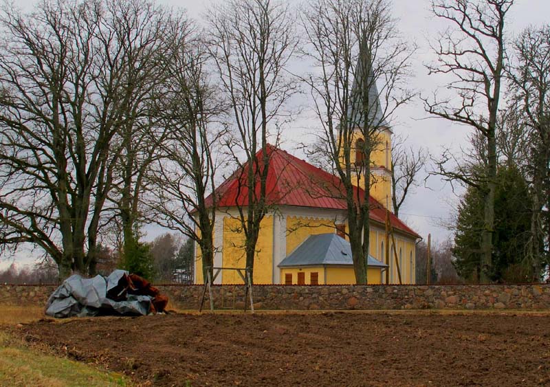 Baznīca - R. Rimšas foto (2015)