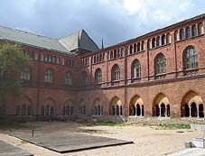 Крестовая галерея Домского собора, внутренний двор